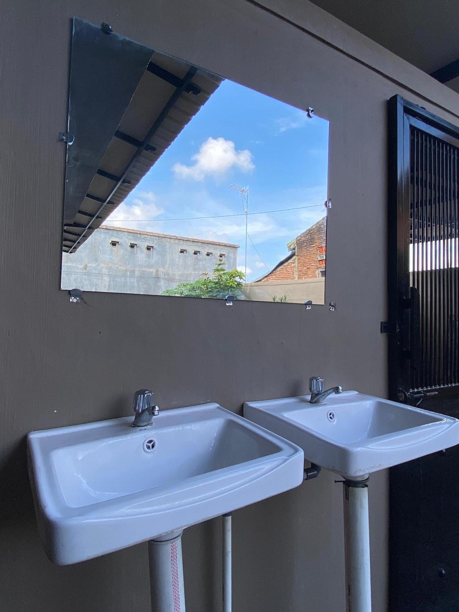 Good Feeling Banyuwangi Hostel Banyuwangi  Exterior photo